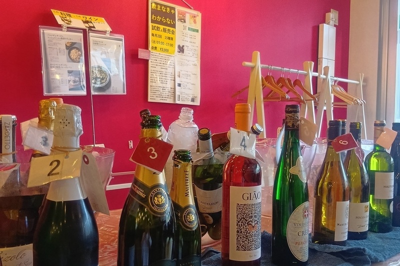 試飲販売会　ワイン12種類　イタリア＆アメリカ　着席　おつまみ付
