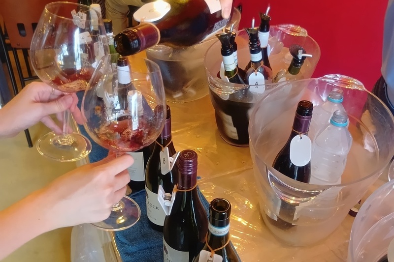 ワイン12種類🍷試飲販売会　着席　おつまみ付　3,000円