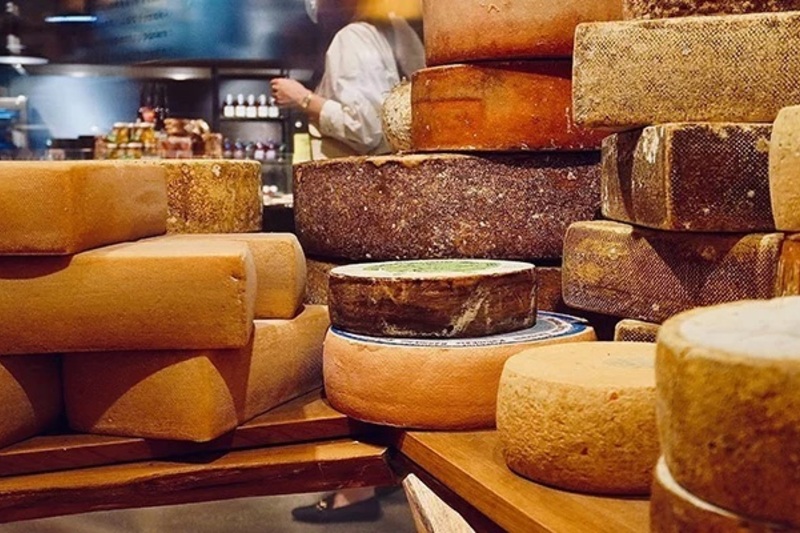 ワインとチーズの王道マリアージュ知る！イギリスのチーズとワイン