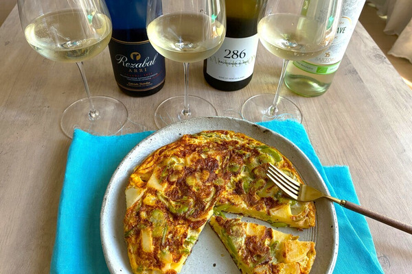 全部合う。でも理由が違う。『スペイン風オムレツ』×白ワイン3本を飲み比べてみた