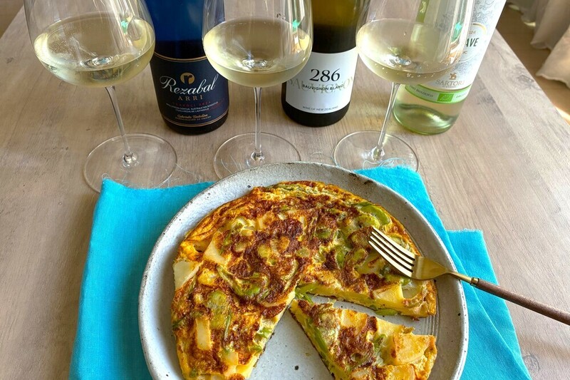 全部合う。でも理由が違う。『スペイン風オムレツ』×白ワイン3本を飲み比べてみた