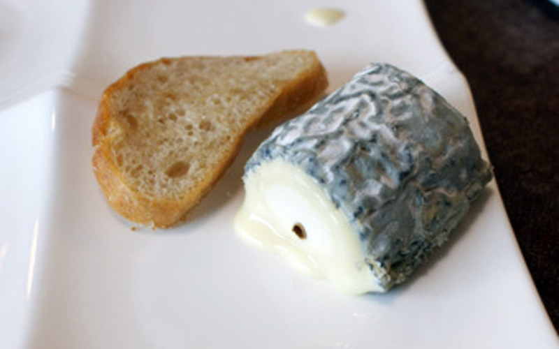 チーズは【サント・モール・ド・トゥーレーヌ】