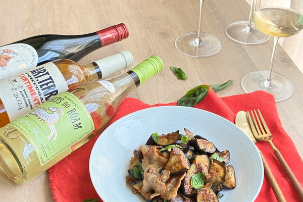 『茄子のバジル炒め』とワインを本気で検証。豚肉？ナンプラー？ひと工夫で相性がここまで変わった！