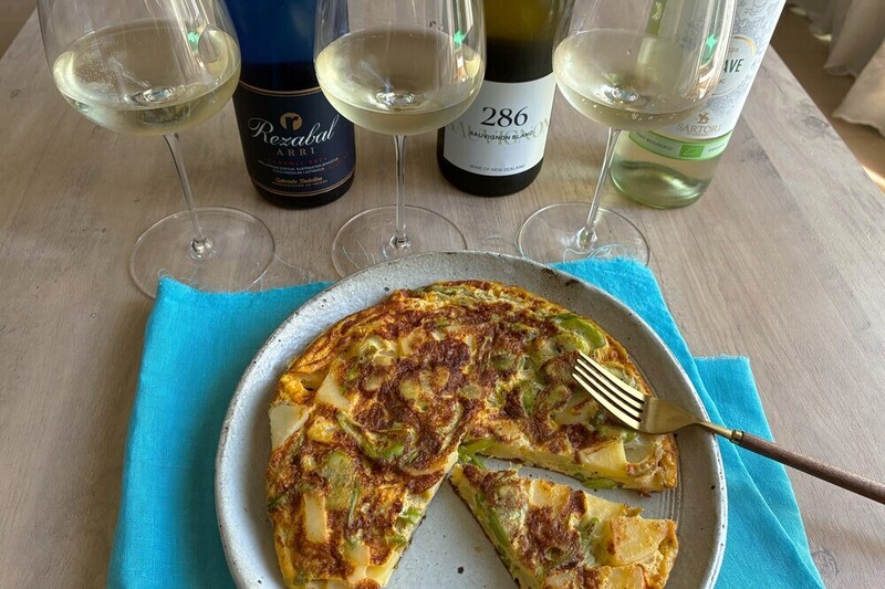 全部合う。でも理由が違う。『スペイン風オムレツ』×白ワイン3本を飲み比べてみた
