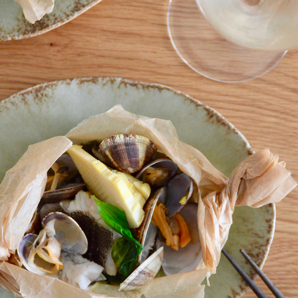 白身魚とアサリと高菜漬けの紙包み蒸し ワインのおつまみレシピ