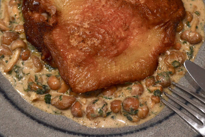 チキンソテー　なめことシソのウスタークリームソース
