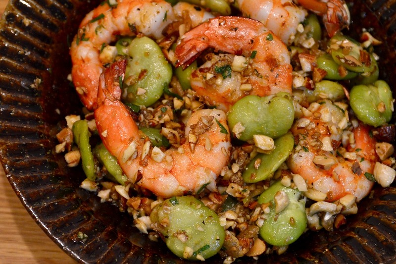 エビとそら豆のアンチョビナッツ炒め