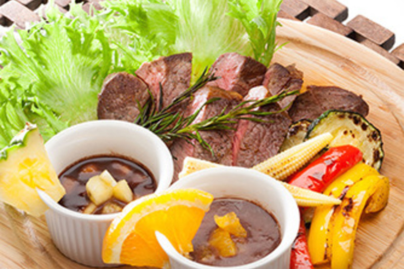 【少々夏バテ…　食欲よみがえりレシピ！】おうちでBBQ　～2種のさっぱりフルーツソース～