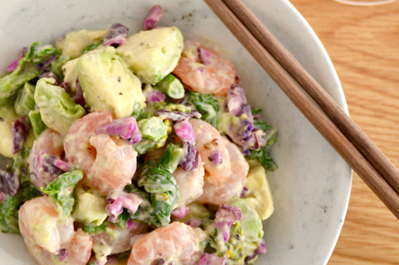 エビとアボカド、菜の花、しば漬けのサラダ
