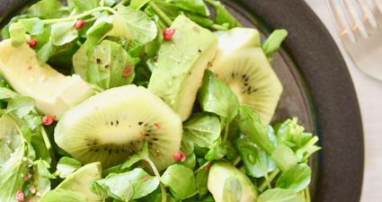 キウイとアボカドとクレソンのサラダ