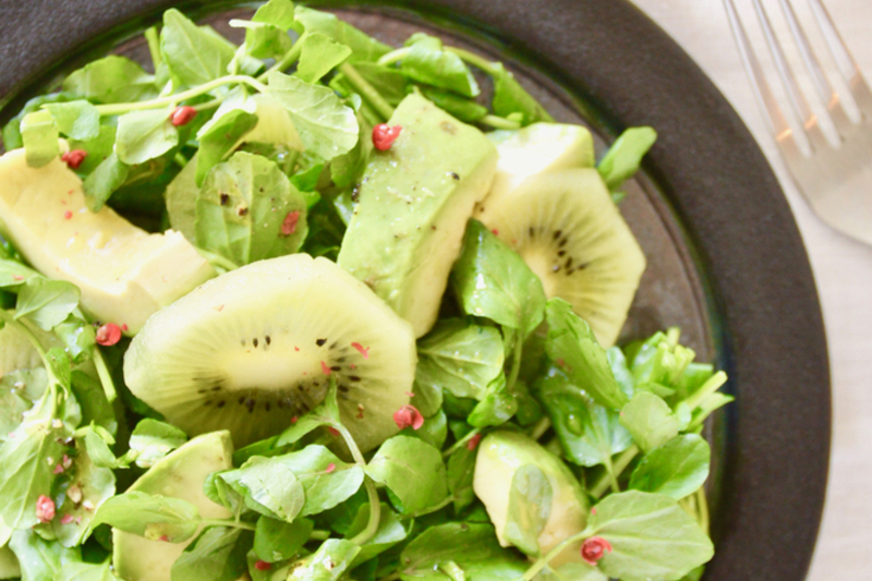 キウイとアボカドとクレソンのサラダ