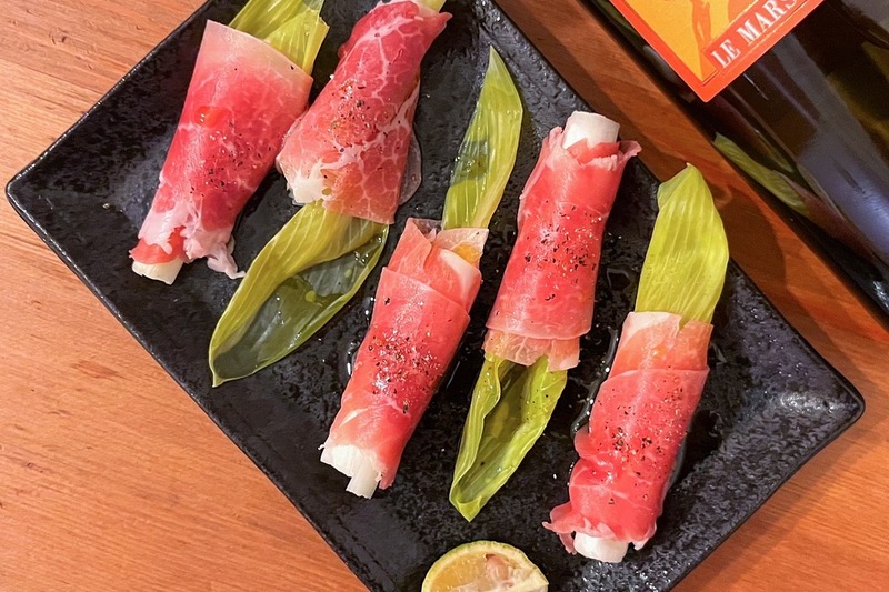 うるいの生ハム巻き