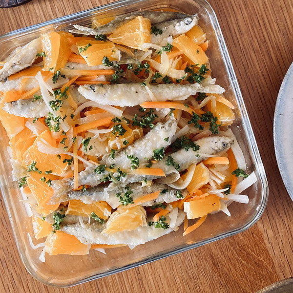 ワカサギとウドとデコポンのエスカベッシュ
