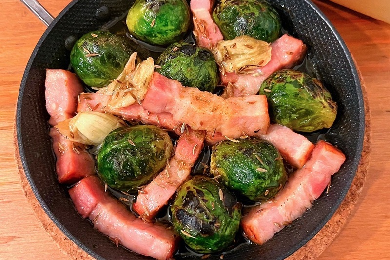 芽キャベツとベーコンのクミンアヒージョ