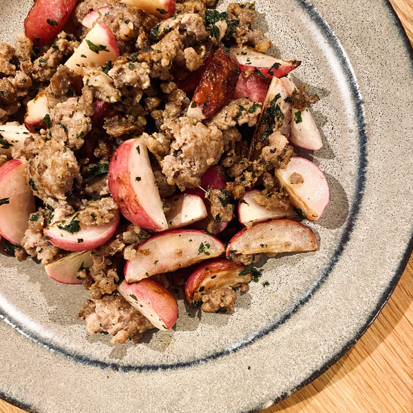 ラディッシュと豚ひき肉のハーブ炒め
