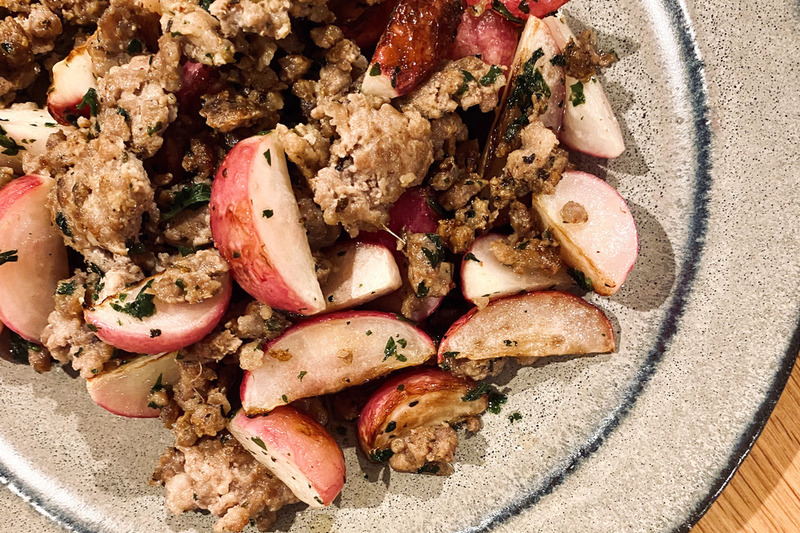 ラディッシュと豚ひき肉のハーブ炒め
