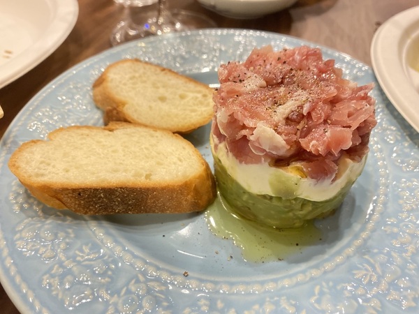 生ハムとアボカドとタルタル