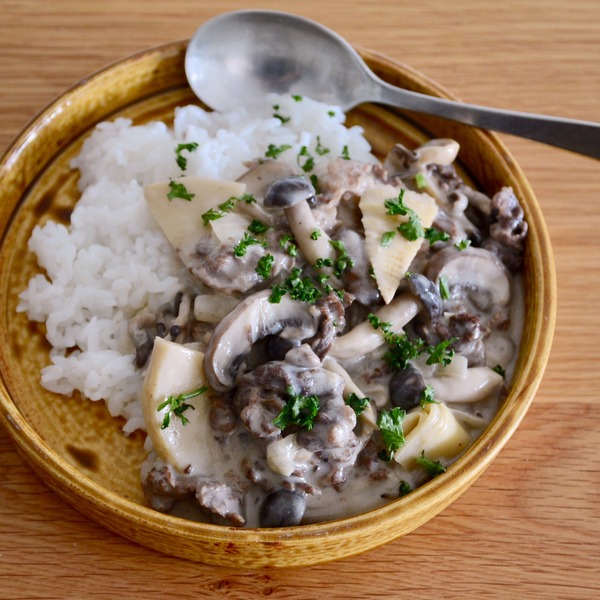 牛肉とたけのこときのこのサワークリーム煮 ワインのおつまみペアリングレシピ