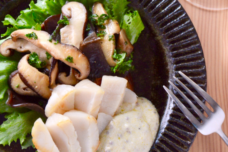 ホタテとキノコのソテー　クミンヨーグルトソース
