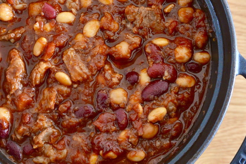 牛すじとお豆の赤味噌トマト煮込み