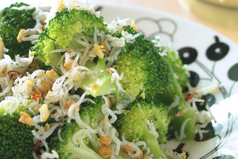 ブロッコリーとシラスのホットサラダ