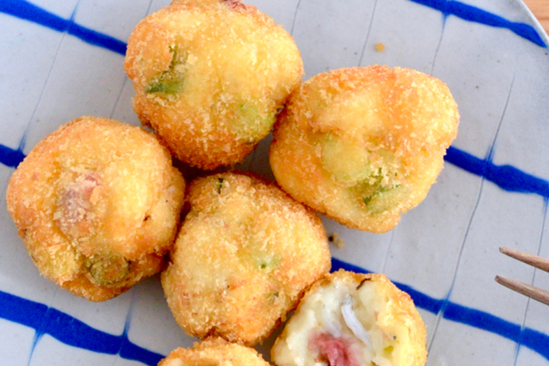 しらすとアスパラのクリームコロッケ　桜の風味
