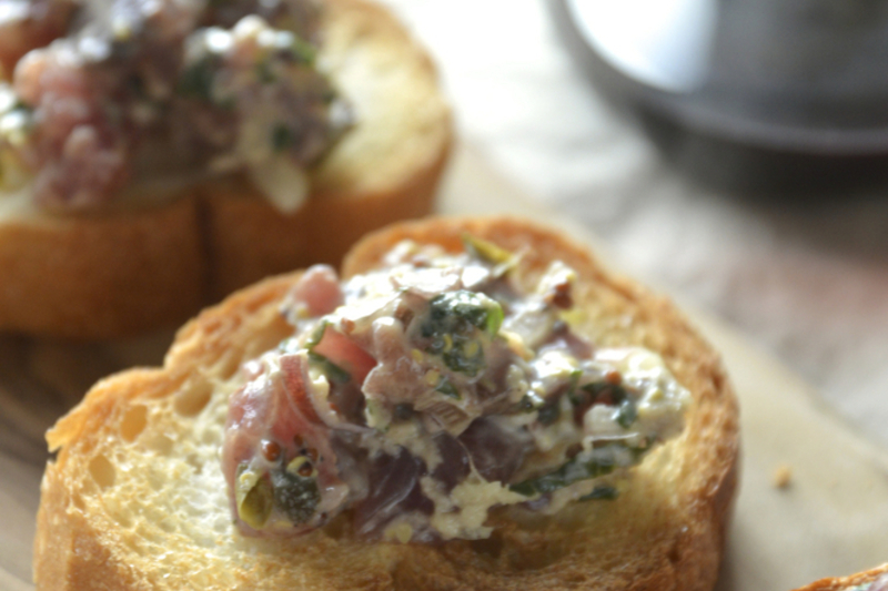 鰹のタルタルのカナッペ