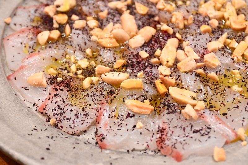 鯛とゆかりとピーナッツのカルパッチョ