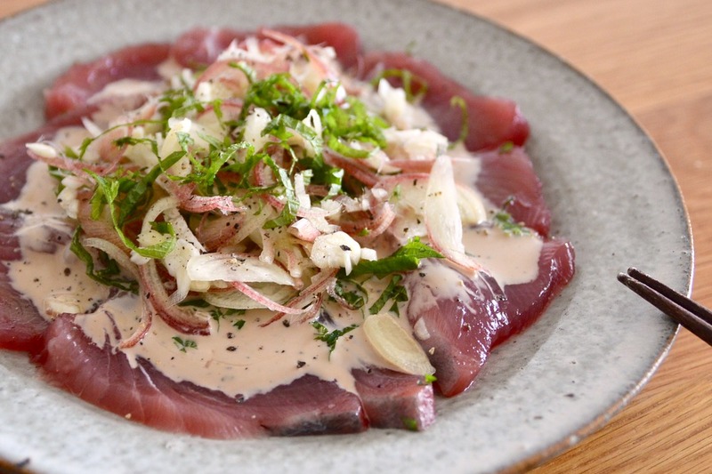 カツオのカルパッチョ　バルサミコマヨソース
