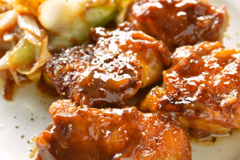 鶏もも肉とネギの梅オイスターソース炒め