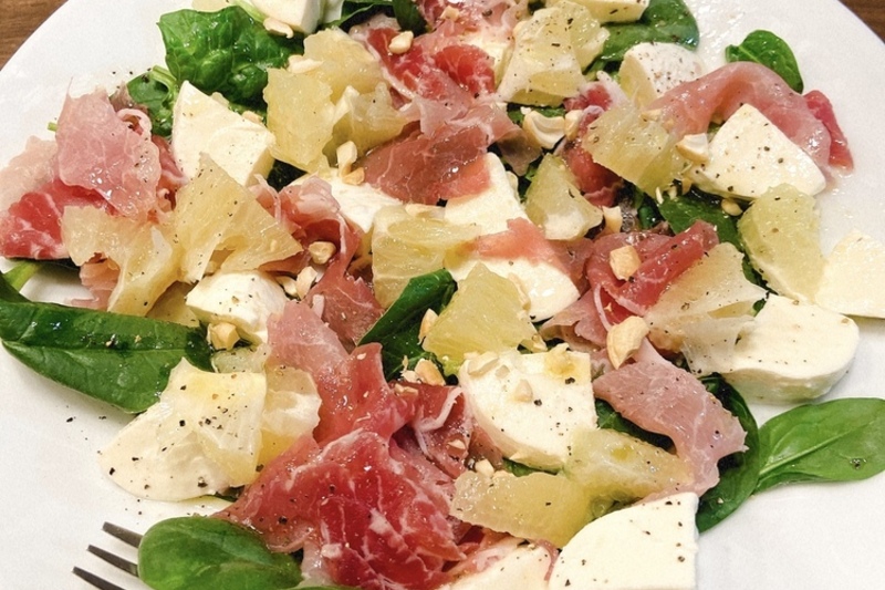 パール柑と生ハムのサラダ