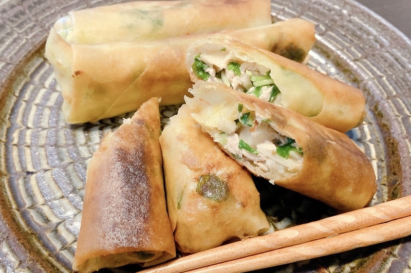 タケノコと豆苗とツナの揚げ春巻き