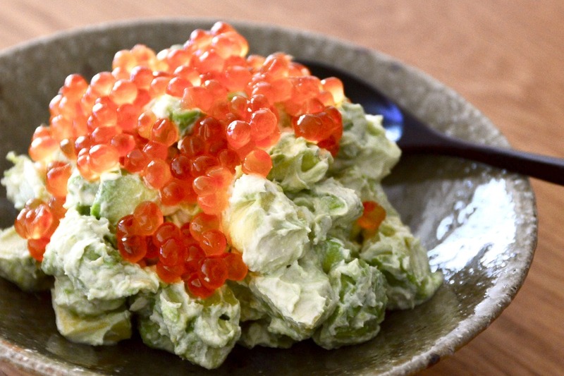 いくらとアボカドのわさびサワークリーム和え