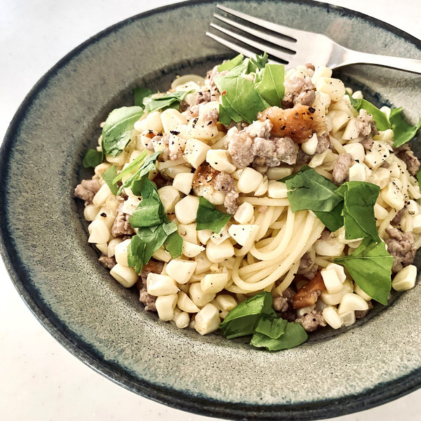 とうもろこしと豚ひき肉の梅バタナンプラー炒め(パスタ)

