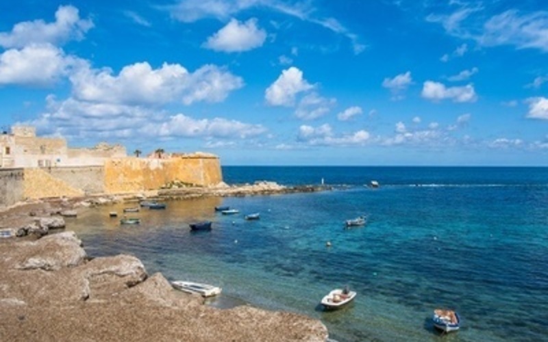 美しい海に囲まれたシチーリア島