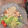 鶏肉のスパイスソース　アーモンド炙り