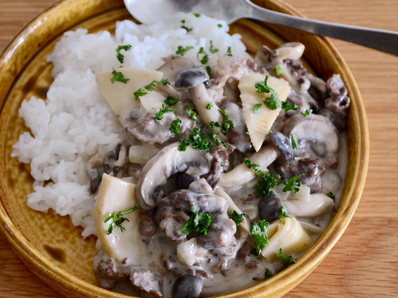 牛肉とたけのこときのこのサワークリーム煮