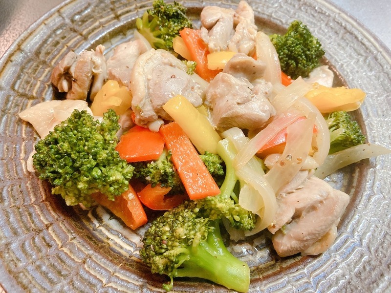 鶏肉とブロッコリーのスパイス炒め