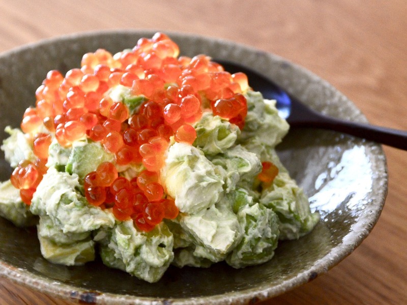 いくらとアボカドのわさびサワークリーム和え